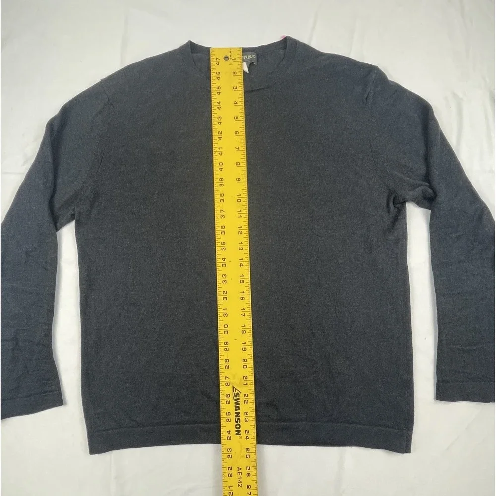 BANANA REPUBLIC MENS MEDIUM SILK CASHMERE CREW NECK SWEATER GRAY LONG SLEEVE
